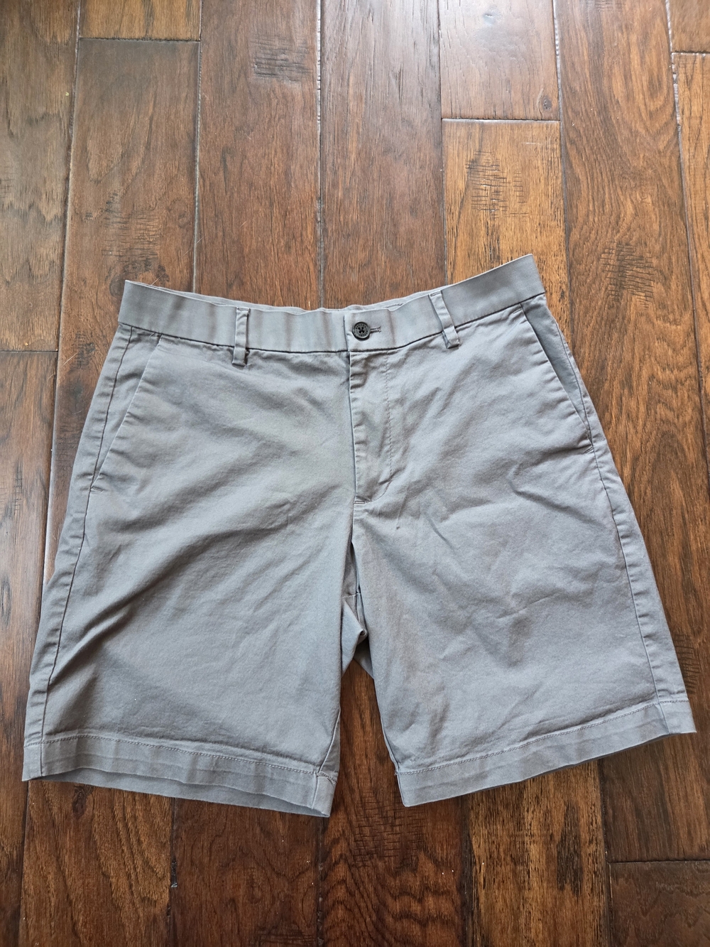 Banana Republic Men's Light Gray Flat Front Chino Shorts New Size 32